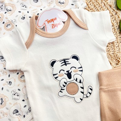  CONJ. DE MALHA 3 PEÇAS - Tigrinho e Safari - Areia e Off White